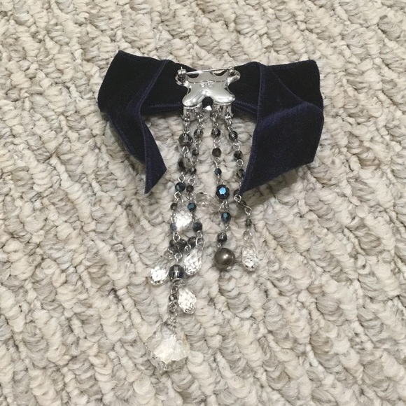 Swarovski Crystal Bow Brooch Pin (Navy Blue) - Picture 4 of 4